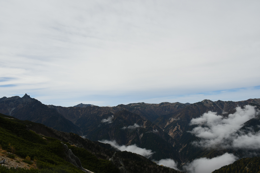 燕岳の稜線から見る北アルプスの山々