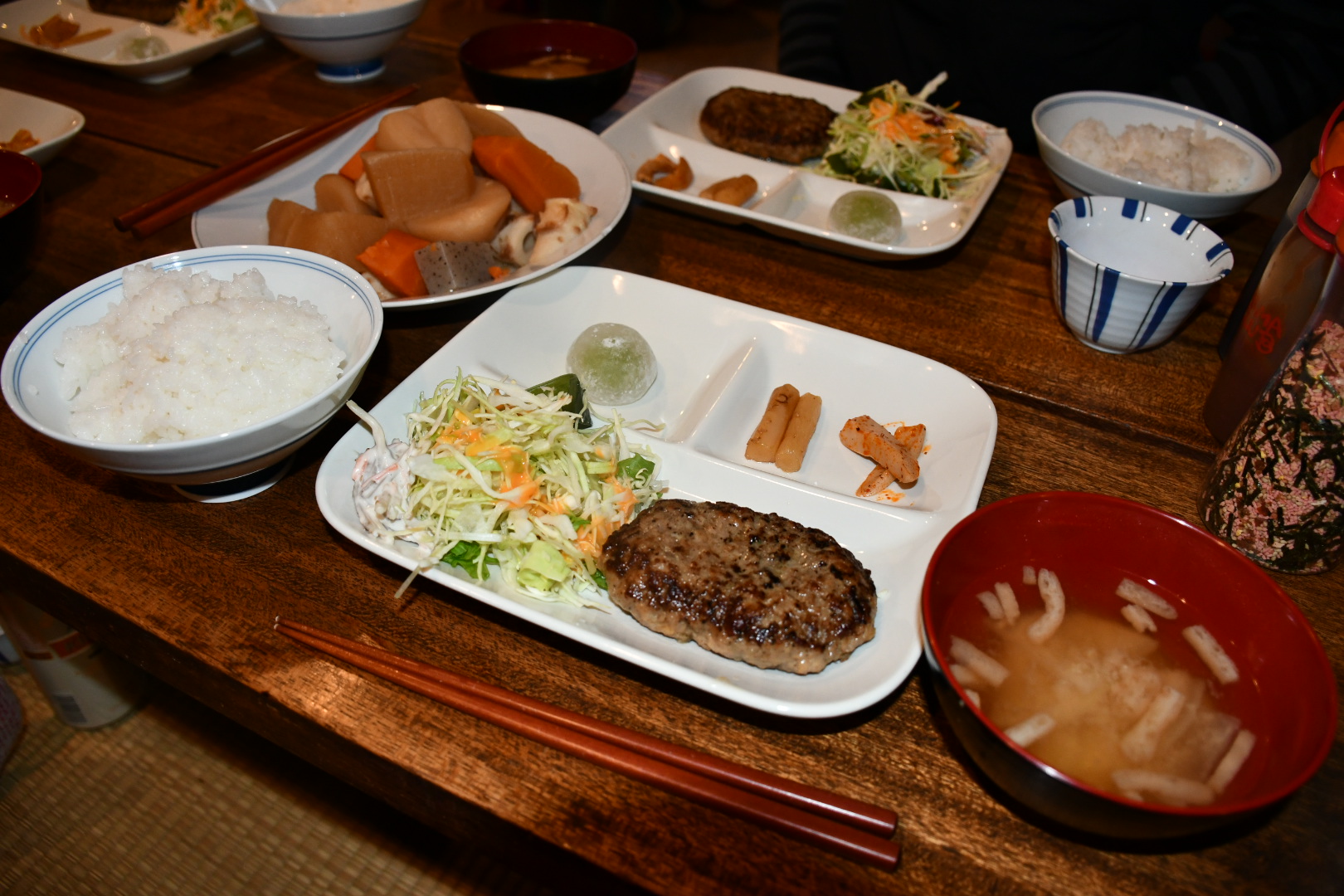 黒百合ヒュッテの夕食_ハンバーグ定食でした