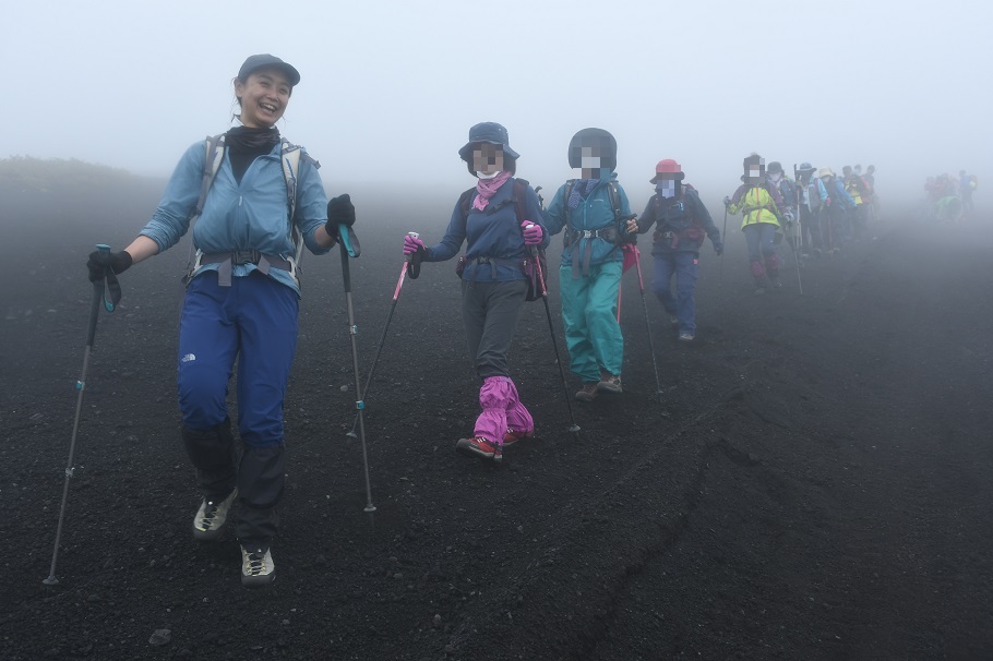 霧の中を下山した