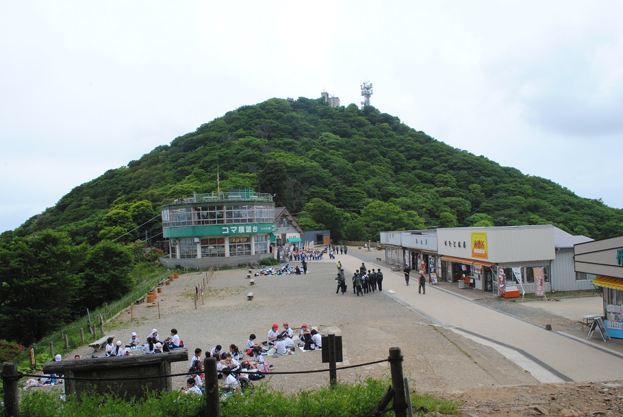 御幸ヶ原。正面は男体山山頂