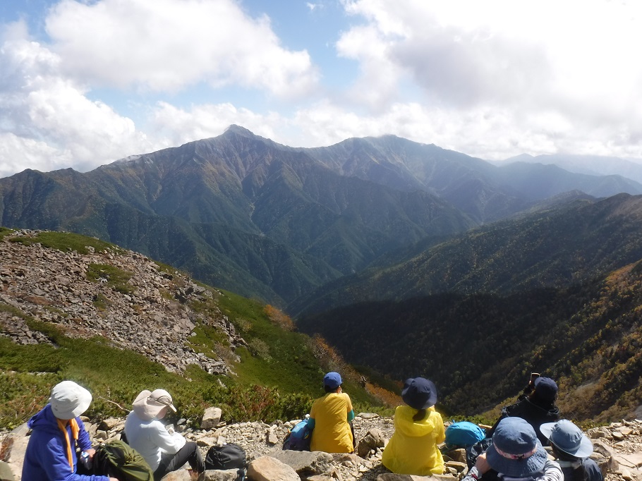 白峰三山をおかずに昼食を。