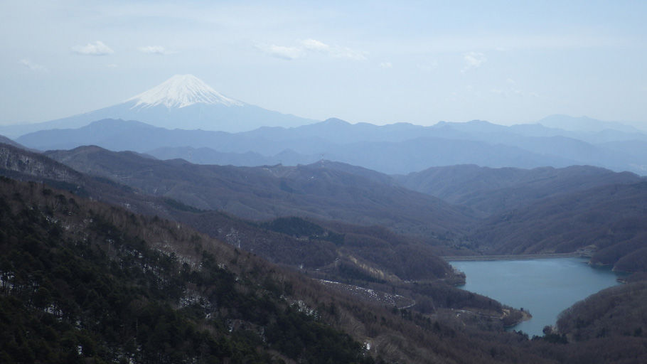大菩薩嶺の稜線からの富士山(2017年４月16日)