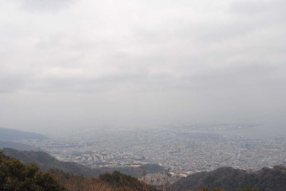 山頂の広場から。神戸の街並みが一望に。