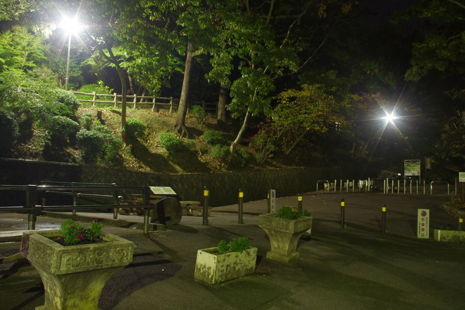 枚岡公園に下山。ここからもう少し下ると近鉄額田駅だ