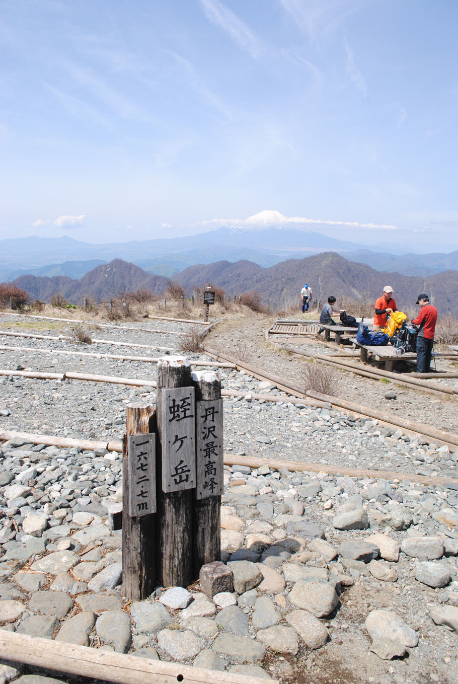 蛭ヶ岳山頂と富士山