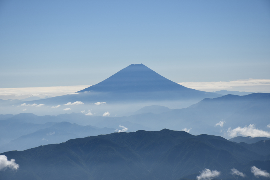 北岳山頂からの富士山