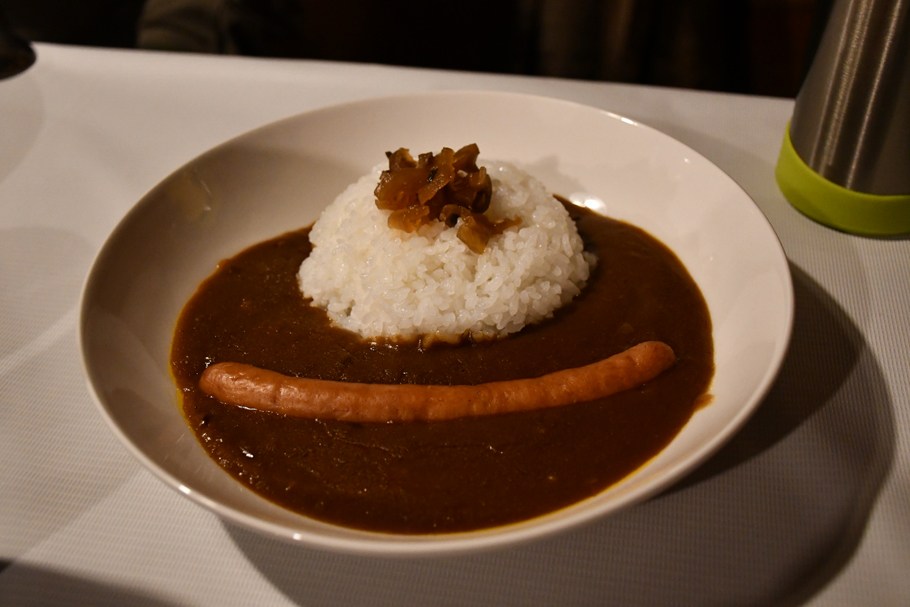 縞枯山荘の夕食、カレーライス。素朴な味わいでとてもおいしかった