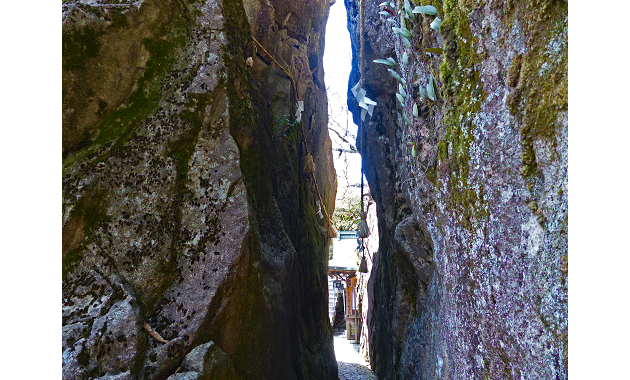 太郎坊宮の夫婦岩