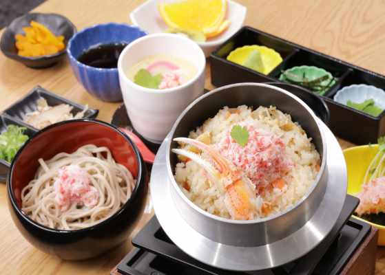 かにファクトリーかに釜めしランチ