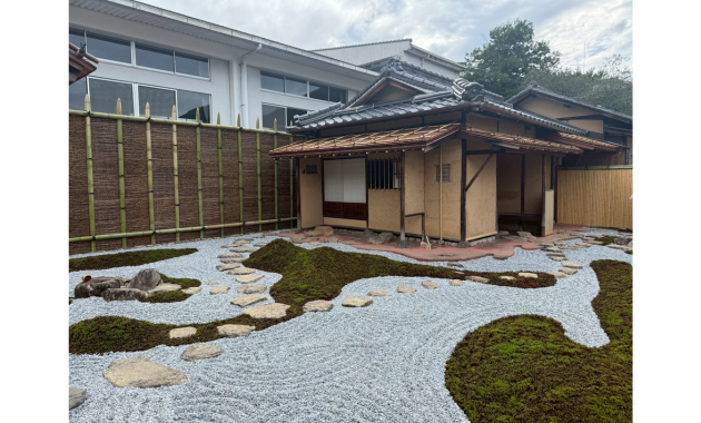 驢庵露地東氏庭園（烏賀陽百合さん撮影）