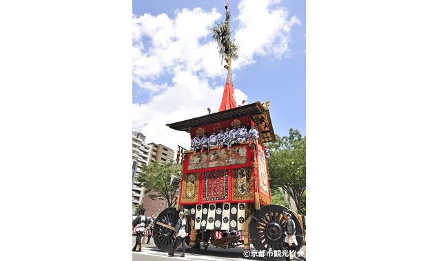 祇園祭山鉾巡行（前祭）函谷鉾（京都市観光協会貸出画像）