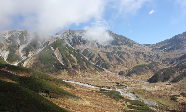 色づき始める立山・雷鳥沢(イメージ)