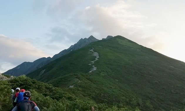 西穂に向かう登山道(イメージ)