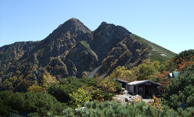 塩見岳と塩見小屋(イメージ)