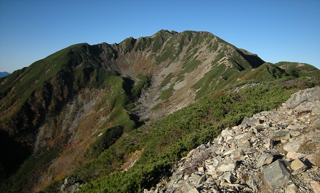 雄大な山容の仙丈ケ岳(イメージ)