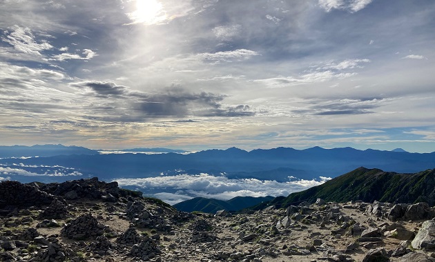 木曽駒ケ岳から見た八ヶ岳(奥の山並み)（イメージ）