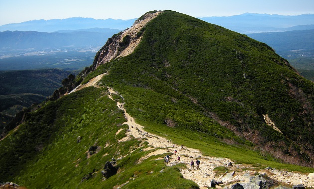 東天狗岳から見た西天狗岳（イメージ）