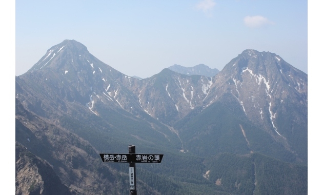 赤岳(左)と阿弥陀岳(右)(イメージ)