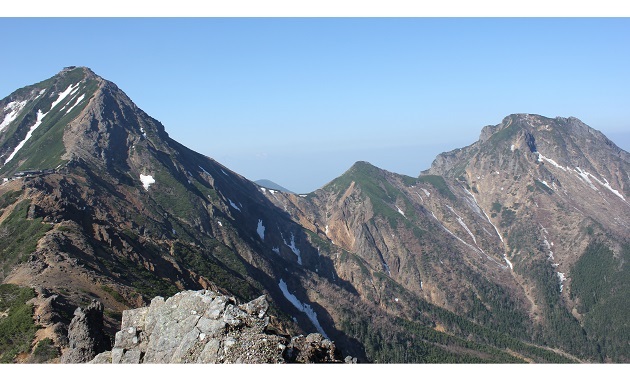 赤岳(左)と阿弥陀岳(右)(イメージ)