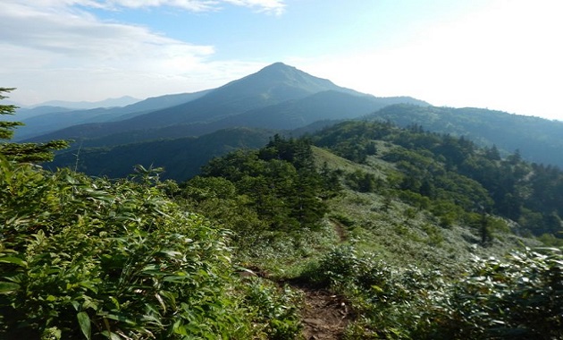 岩菅山へ続く縦走路(イメージ)