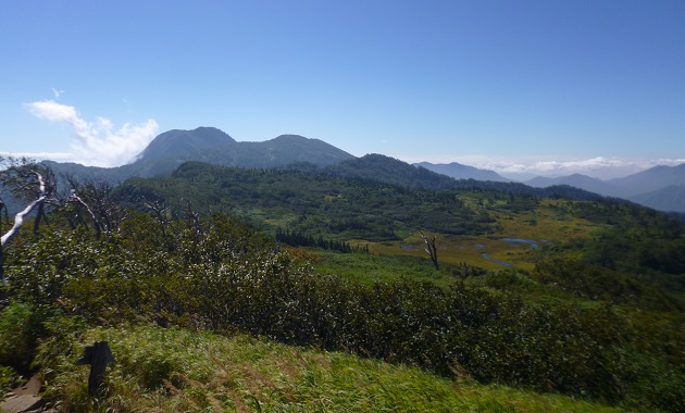 火打山から見た妙高山(左)(イメージ)
