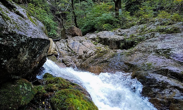 八淵の滝・大摺鉢（イメージ）