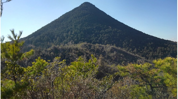 三上山（イメージ）