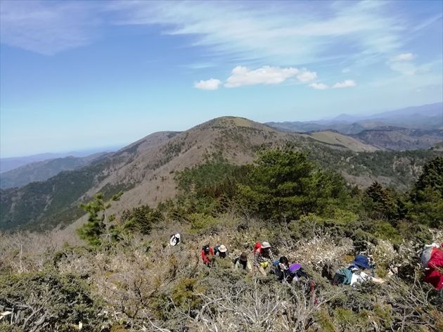 鍋塚を振り返る(イメージ)