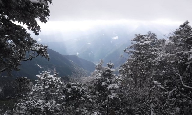 大峯の山々を見る（イメージ）