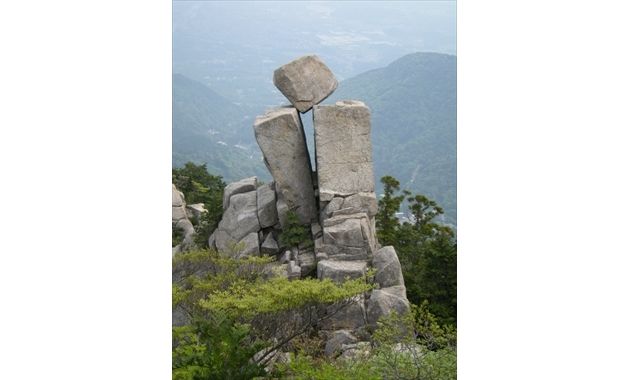 奇石で有名な地蔵岩(イメージ)