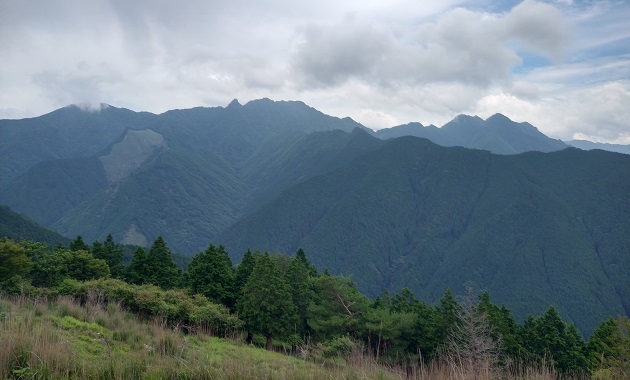 観音峰から見た大峰の山々(イメージ)