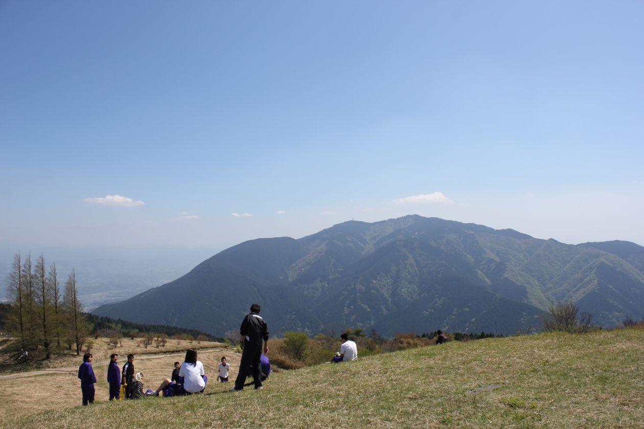 大和葛城山から金剛山を望む(イメージ)