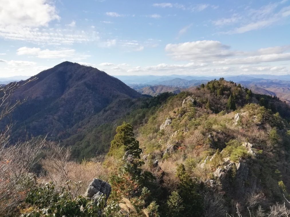 小金ヶ岳から三岳を望む(イメージ)