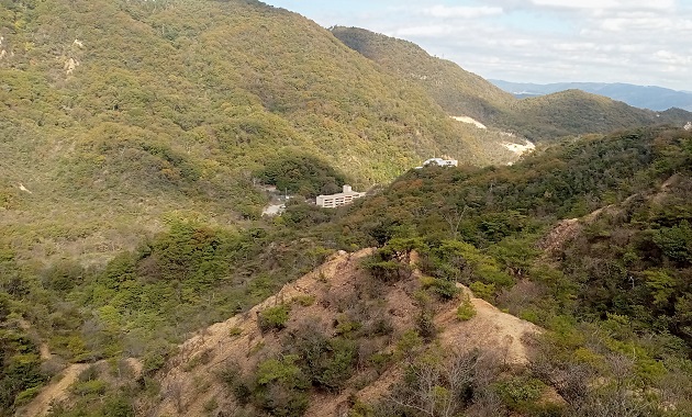 樫ケ峰ナイフリッジを登る(イメージ)