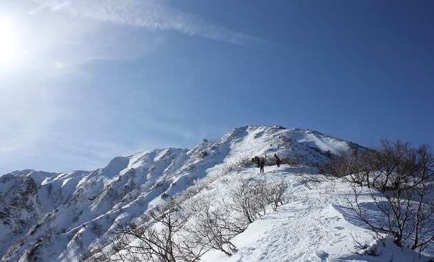 冬の夏山登山道(イメージ)