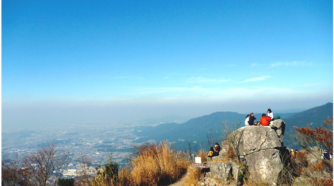 宝満山山頂からの福岡市内を眺める(イメージ)