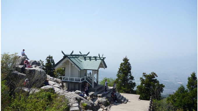 宝満山山頂にある竈門神社・上宮(イメージ)