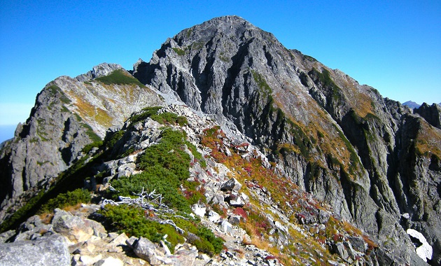 前剱（手前）と剱岳（奥）（イメージ）