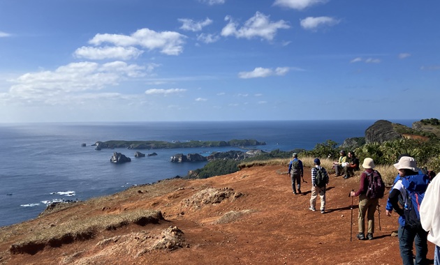 父島・千尋岩（海側から見るとハートロック）までトレッキング（イメージ）