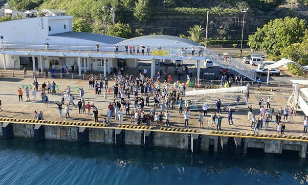 小笠原を出航するときは島民総出で「お見送り」（イメージ）