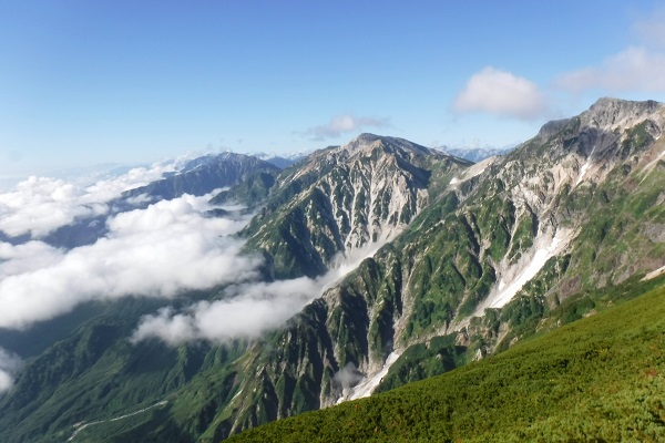 夏の白馬岳と杓子岳(イメージ)